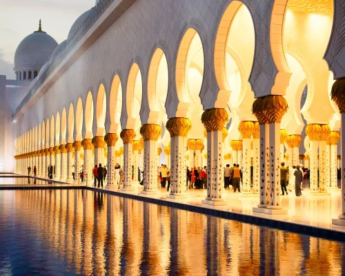archs-shekh-zayed-grand-mosque-reflect-water-before-it
