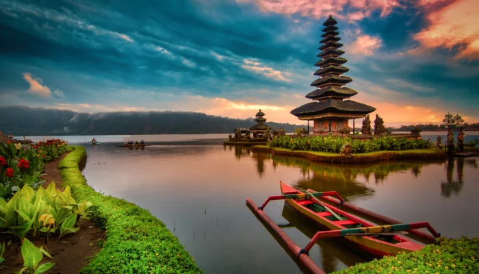 pura-ulun-danu-bratan-hindu-temple-with-boat-bratan-lake-landscape-sunrise-bali-indonesia